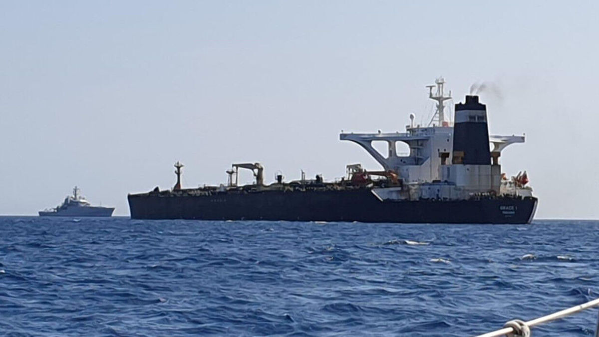 Yunanistan Alıkoyduğu İran Gemisini Serbest Bırakarak Sahibine Teslim Ediyor