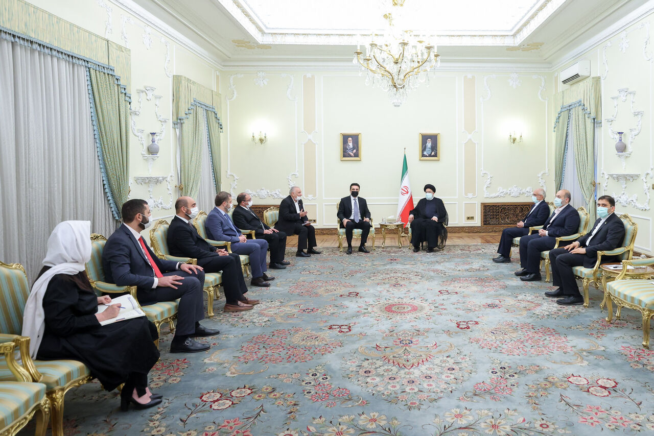 Cumhurbaşkanı Reisi: İran Komşu Ülkelerle İlişkilerini Geliştirmeye Kararlı